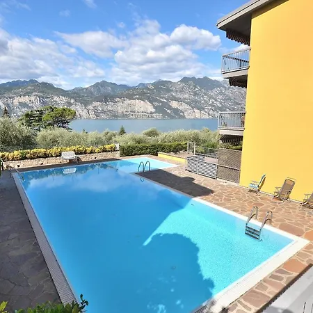 Apartment La Perla With Pool *